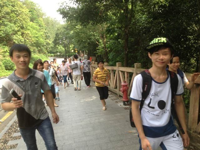 鳳凰山登山、抓魚